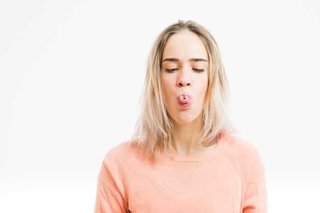 Болячка на губе: какие симптомы бывают